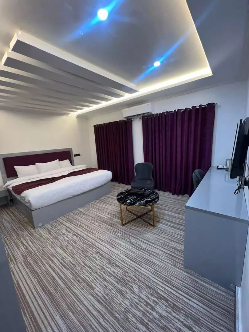 Alibaba https://cdn.alibaba.ir/ostorage/hotel-accommodation-images/6ab25607acd371bfb1355097_اتاق دوتخته دبل VIP.webp